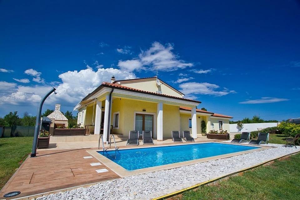 Villa Maggie Sisan Bilik gambar